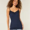 Camisola com acabamento em renda