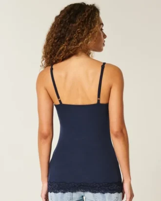 Camisola com acabamento em renda