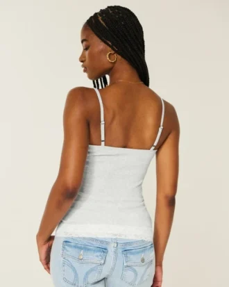 Camisola com acabamento em renda