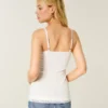 Camisola com acabamento em renda