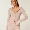 Camisola com capuz e fecho Gilly Hicks