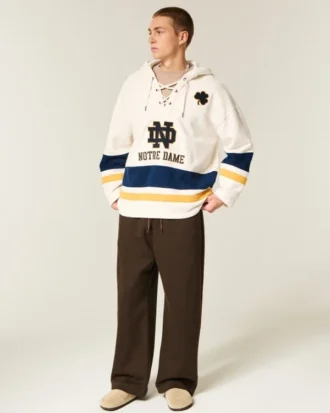 Camisola com capuz e gráfico de hóquei da Universidade de Notre Dame Fighting Irish