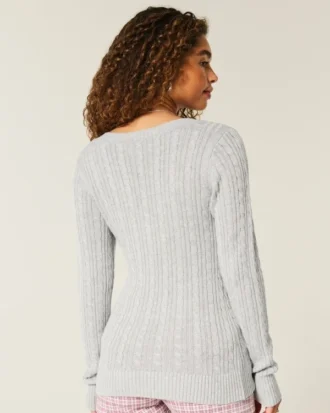 Camisola com gola em V e malha trançada