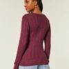 Camisola com gola em V e malha trançada