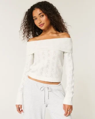 Camisola confortável com ombros descobertos e costura em nuvem da Hollister