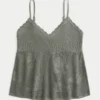 Camisola curta estilo halter com bordado fácil