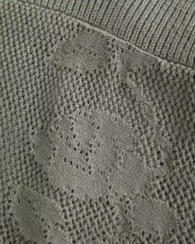 Camisola curta estilo halter com bordado fácil