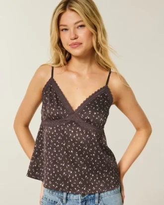 Camisola de cetim com acabamento em renda