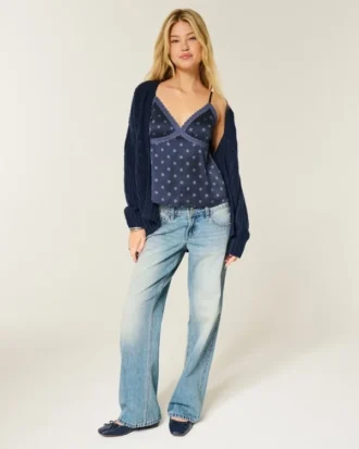Camisola de cetim com acabamento em renda
