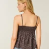 Camisola de cetim com acabamento em renda