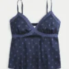 Camisola de cetim com acabamento em renda