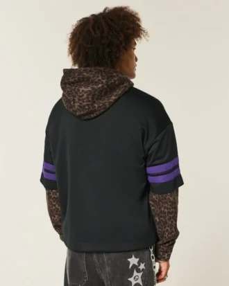 Camisola de futebol com gráfico da Universidade de Washington Huskies