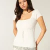 Camisola de manga curta com decote quadrado Camisola de manga curta com decote quadrado
