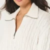 Camisola oversized com malha trançada e meio fecho
