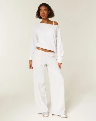 Camisola oversized com ombros descobertos