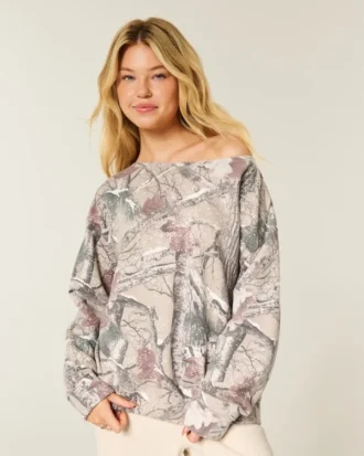 Camisola oversized com ombros descobertos e padrão camuflado