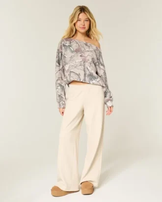 Camisola oversized com ombros descobertos e padrão camuflado