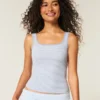 Camisola sem costuras com costura canelada e decote quadrado
