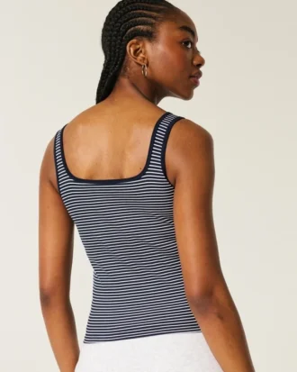 Camisola sem costuras com costura canelada e decote quadrado