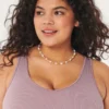 Camisola sem costuras com gola em V e tecido canelado