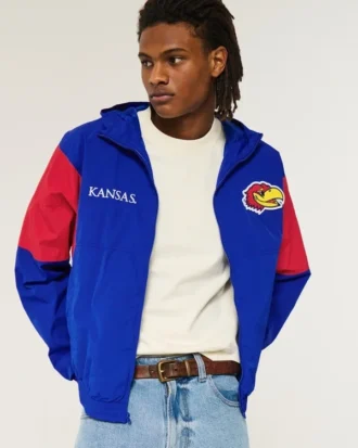 Casaco corta-vento com capuz e estampado da Universidade do Kansas Jayhawks