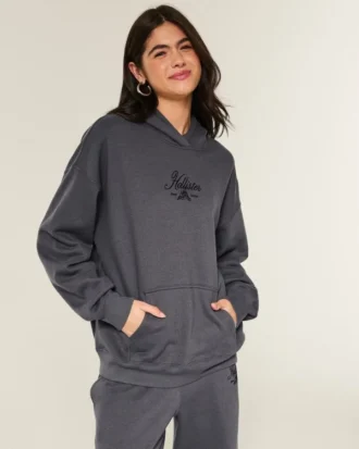 Hoodie oversized com logótipo brilhante