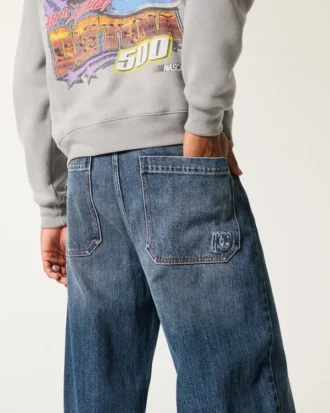 Jeans super largos com logótipo bordado em lavagem escura