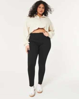Leggings pretas de cintura alta com curvas