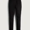 Leggings pretas de cintura alta com curvas