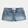 Mini-calções de ganga com lavagem média, bordados florais e cintura ultra baixa Mini-calções de ganga com lavagem média, bordados florais e cintura ultra baixa