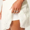 Mini-saia assimétrica com renda Mini-saia assimétrica com renda