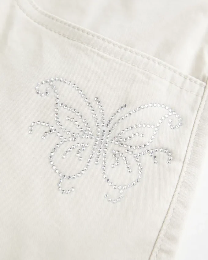 Mini-saia-calça de cintura baixa em sarja brilhante com padrão borboleta Mini-saia-calça de cintura baixa em sarja brilhante com padrão borboleta
