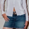 Mini-saia-calça de ganga bordada de cintura baixa