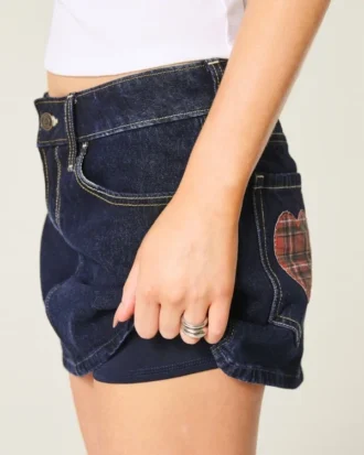 Mini-saia-calça de ganga com bolsos xadrez, lavagem escura e cintura baixa