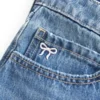 Mini-saia-calça de ganga com cintura baixa e laço bordado Mini-saia-calça de ganga com cintura baixa e laço bordado