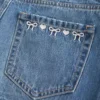 Mini-saia-calça de ganga com cintura baixa e laço bordado Mini-saia-calça de ganga com cintura baixa e laço bordado