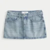 Mini-saia-calça de ganga com tachas, cintura baixa e lavagem média