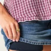 Mini-saia-calça de ganga com tachas e cintura baixa Mini-saia-calça de ganga com tachas e cintura baixa