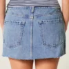Mini-saia-calça de ganga curvilínea de cintura baixa e lavagem média Mini-saia-calça de ganga curvilínea de cintura baixa e lavagem média