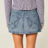Mini-saia-calça jeans com bolso bordado em forma de estrela Mini-saia-calça jeans com bolso bordado em forma de estrela
