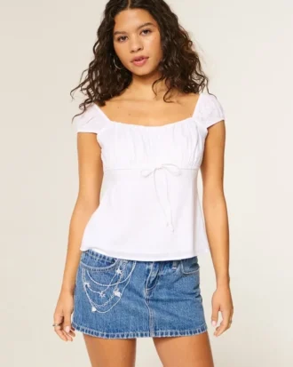 Mini-saia-calça jeans com bordado em corrente, lavagem média