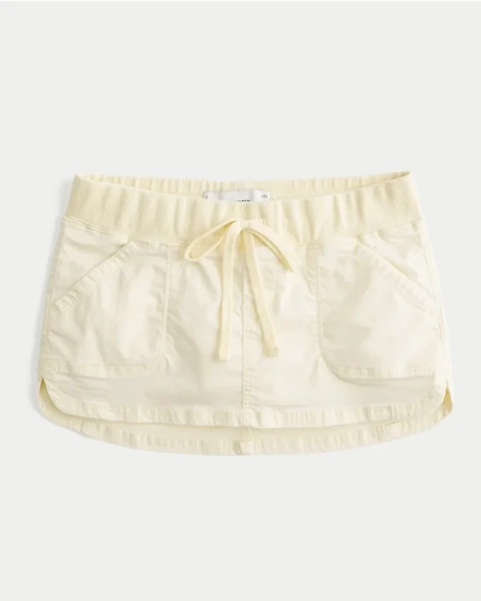 Mini-saia-calça micro em sarja com cintura ultra baixa
