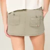 Mini-saia-calça micro em sarja com cintura ultra baixa