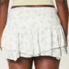 Mini-saia com bainha assimétrica em camadas Mini-saia com bainha assimétrica em camadas