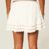 Mini-saia com bainha de renda Mini-saia com bainha de renda