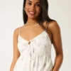 Mini vestido assimétrico com bainha em chiffon