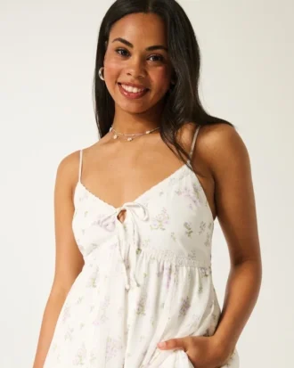 Mini vestido assimétrico com bainha em chiffon