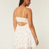 Mini vestido assimétrico com bainha em chiffon