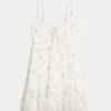 Mini vestido assimétrico com bainha em chiffon