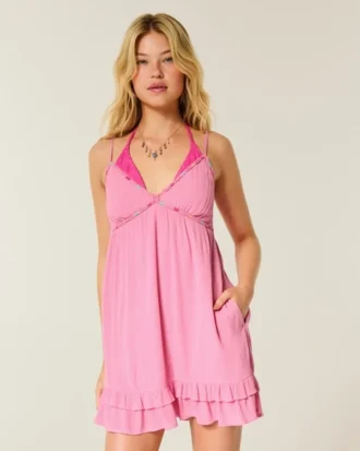 Mini vestido babydoll com acabamento em cordão